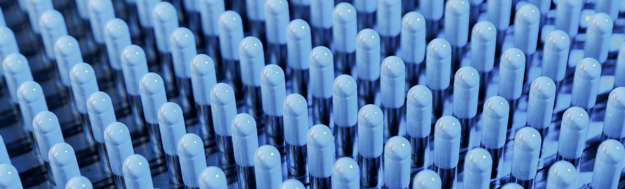 Zukunftsorientierte Anlagen für die Chemie- und Pharmaindustrie zur präzisen Verarbeitung von Rohstoffen und Materialien. Kombination aus Mechanik-, Elektro-Engineering und Automatisierung für effiziente, sichere und nachhaltige Produktionsprozesse mit hö