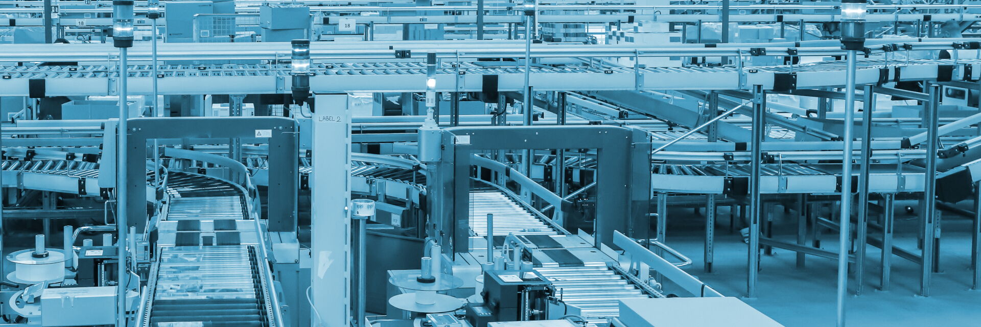 Massgeschneiderte Fördertechnik, Lagertechnik und Krantechnik für effiziente Materialflüsse und innerbetrieblichen Transport. Planung, Automatisierung & Montage.