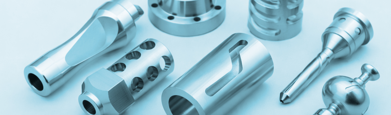 Hochpräzise gefertigte Feinmechanik-Komponenten aus Metall mittels CNC-Dreh- und Frästechnologie.