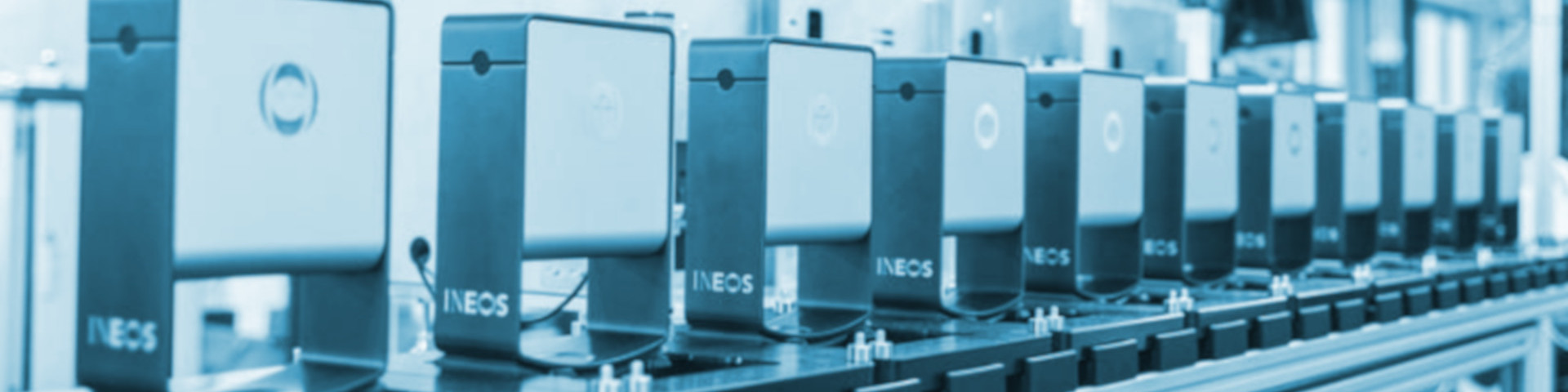 Hightech-Anlage der GRITEC AG mit integrierter Automatisierung, Messtechnik und Robotersteuerung – entwickelt, gefertigt und montiert im Reinraum für präzise Anwendungen in Industrie und Smart Factory.