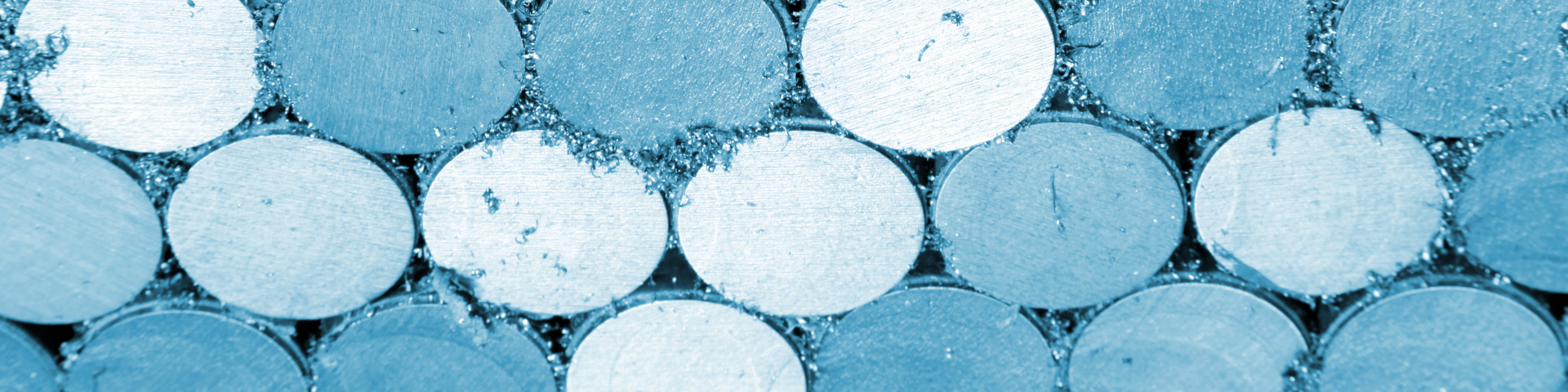 Hochleistungswerkstoffe der Hempel Special Metals AG – Edelstahl, Nickel- und Titanlegierungen sowie Sondermaterialien, bearbeitet durch Laser-, Wasserstrahl- und Plasmaschneiden, Biegen und additive Fertigung.